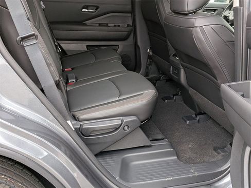 New 2025 Nissan Pathfinder SL image 20