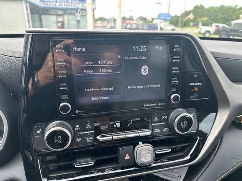 Used 2022 Toyota Highlander Bronze Edition AWD/4WD image 14