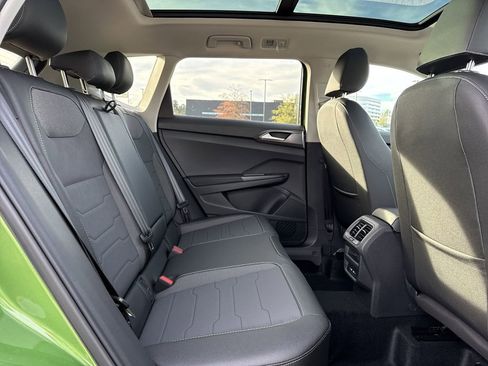 New 2026 Volkswagen Taos SE FWD image 16