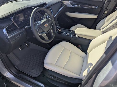 Used 2025 Cadillac XT5 Sportv w/ Technology Package image 9