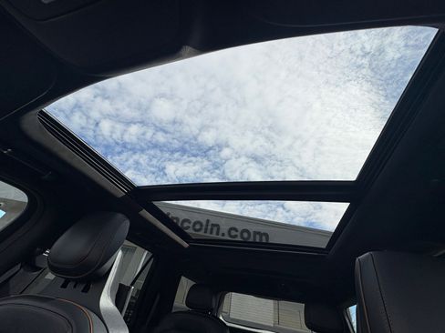 Certified 2025 Lincoln Navigator Black Label image 18