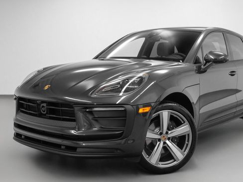 Used 2025 Porsche Macan image 7
