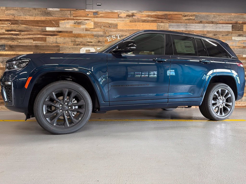 New 2026 Jeep Grand Cherokee Limited AWD/4WD image 17