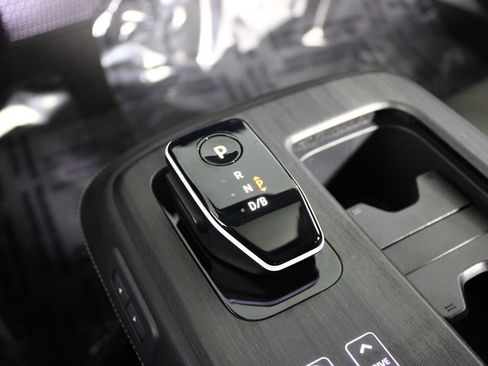 Used 2023 Nissan Ariya FWD image 12