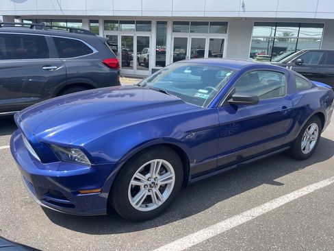 Used 2014 Ford Mustang Coupe w/ Equipment Group 102A RWD image 2