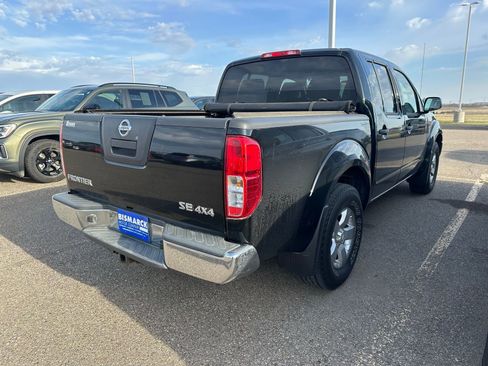 Used 2010 Nissan Frontier SE AWD/4WD image 3