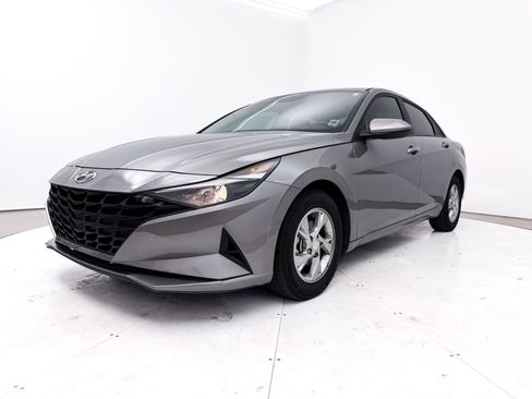 Used 2023 Hyundai Elantra SE image 12