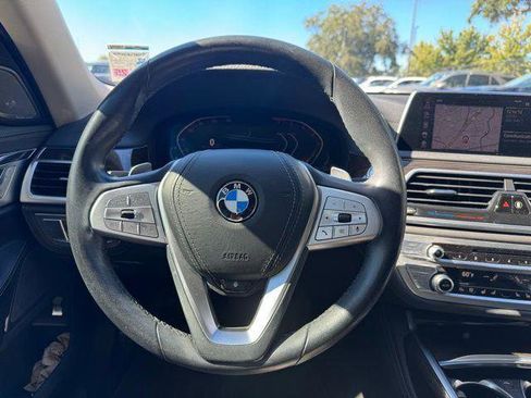 Used 2020 BMW 740i image 10