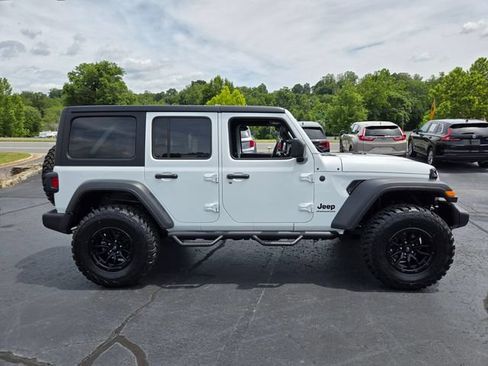 Used 2025 Jeep Wrangler Unlimited Sport AWD/4WD image 9