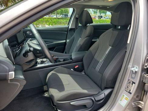 Used 2025 Hyundai Elantra SEL FWD image 15