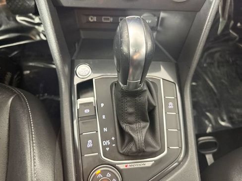 Used 2018 Volkswagen Tiguan SEL AWD/4WD image 17