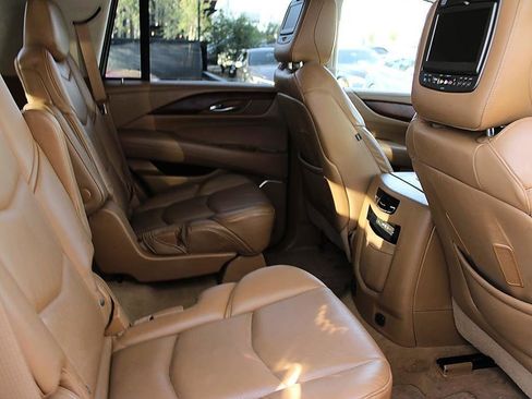 Used 2016 Cadillac Escalade Platinum image 11