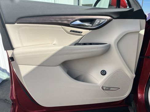 Used 2023 Buick Envision Avenir image 21