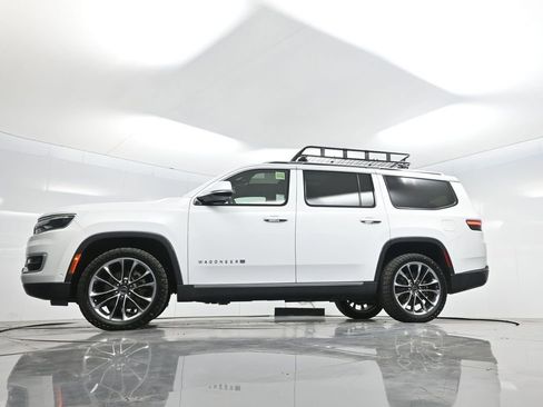 Used 2022 Jeep Wagoneer Series III w/ Premium Group I image 7