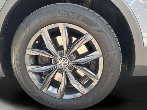 Used 2024 Volkswagen Tiguan SE AWD/4WD image 41