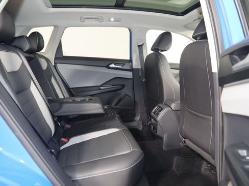 Used 2022 Volkswagen Taos SEL w/ Panoramic Sunroof Package AWD/4WD image 15