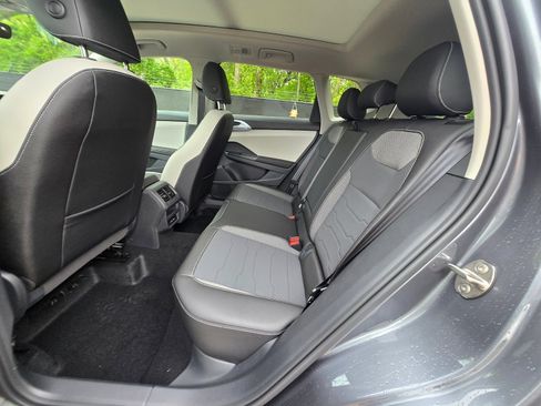 New 2026 Volkswagen Taos SE FWD image 13