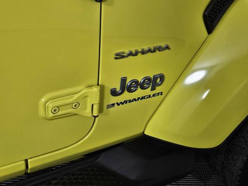 Used 2023 Jeep Wrangler Unlimited Sahara w/ Cold Weather Group AWD/4WD image 5