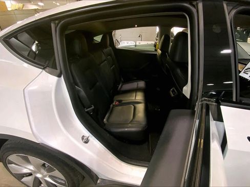 Used 2023 Tesla Model Y AWD image 19