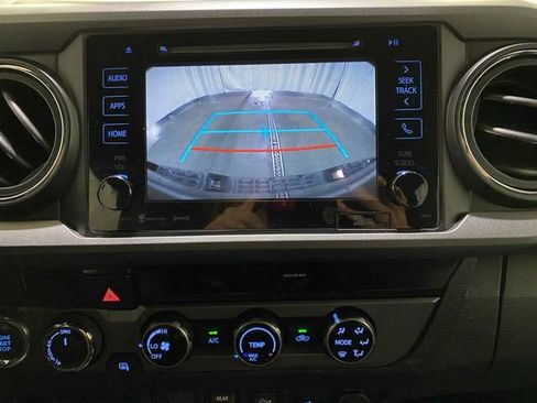 Certified 2018 Toyota Tacoma TRD Off-Road image 18