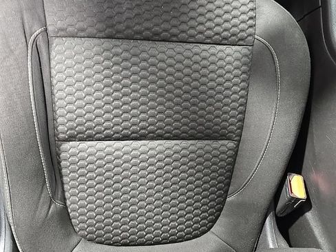 Used 2018 GMC Acadia SLE FWD image 16