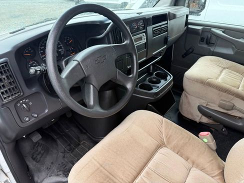 Used 2003 Chevrolet Express 1500 image 9