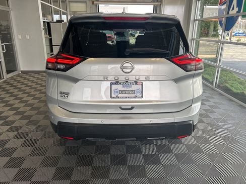 Used 2025 Nissan Rogue SV image 5