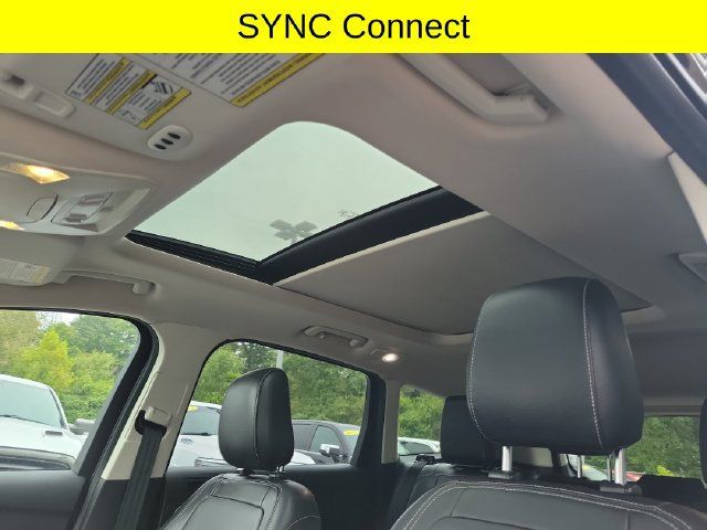 Used 2018 Ford Escape Titanium w/ Ford Safe & Smart Package AWD/4WD image 25