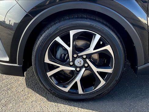 Used 2018 Toyota C-HR XLE image 25