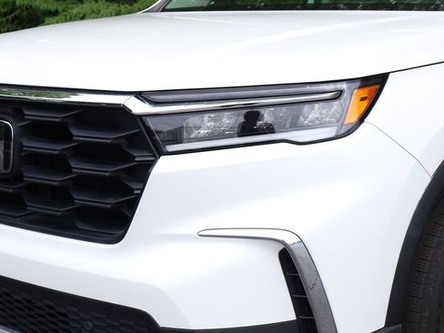 Used 2025 Honda Pilot EX-L image 3