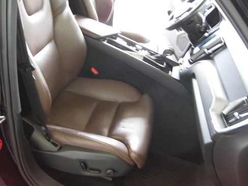 Used 2019 Volvo XC60 T5 Momentum w/ Premium Package FWD image 36