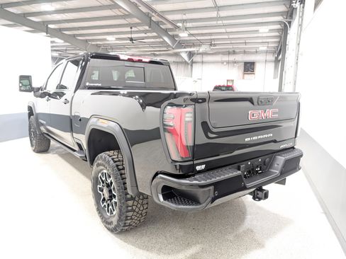 Used 2024 GMC Sierra 2500 AT4X AWD/4WD image 5
