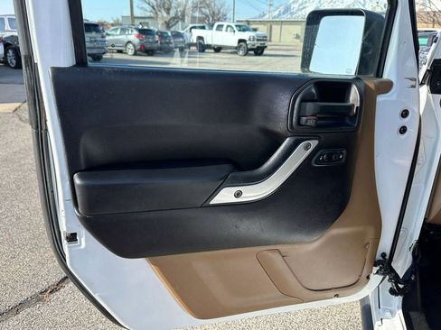 Used 2015 Jeep Wrangler Unlimited Rubicon w/ Max Tow Package image 6