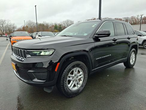 Certified 2023 Jeep Grand Cherokee Laredo image 3