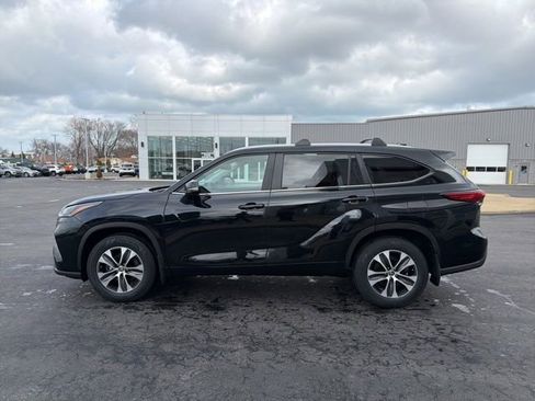 Used 2023 Toyota Highlander XLE image 4