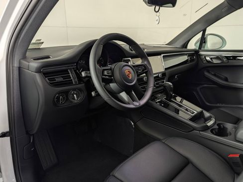 New 2026 Porsche Macan image 4