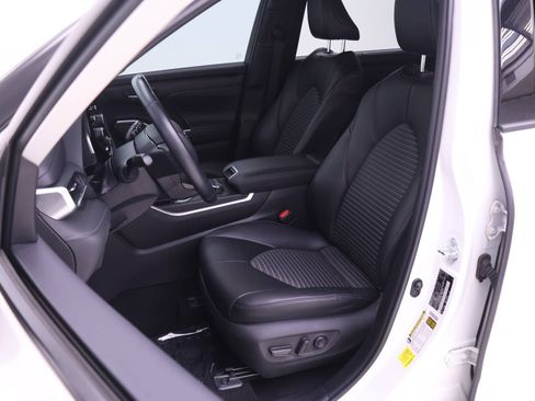 Used 2021 Toyota Highlander XSE AWD/4WD image 4