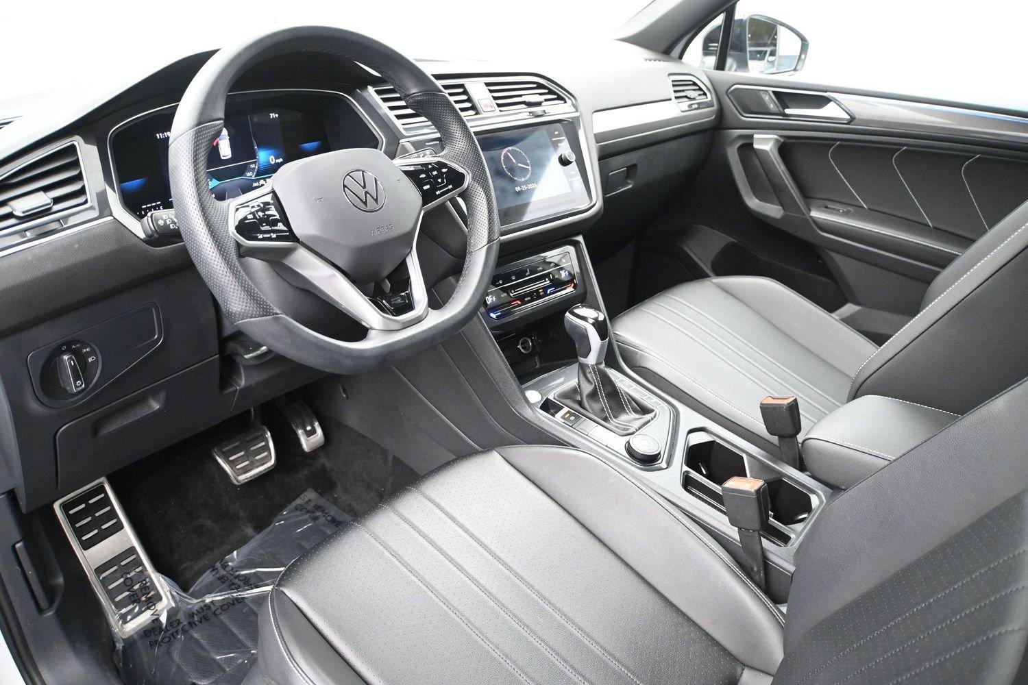 Certified 2024 Volkswagen Tiguan SE R-Line AWD/4WD image 2