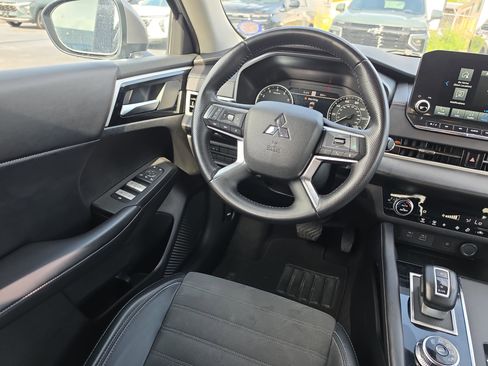 Used 2024 Mitsubishi Outlander SE FWD image 10