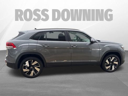 Used 2025 Volkswagen Atlas Cross Sport SE FWD image 7