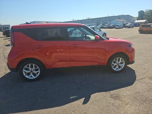 Used 2023 Kia Soul LX w/ LX Technology Package FWD image 5