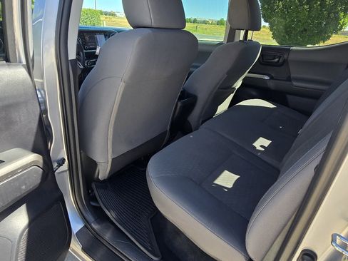 Used 2020 Toyota Tacoma SR5 AWD/4WD image 18