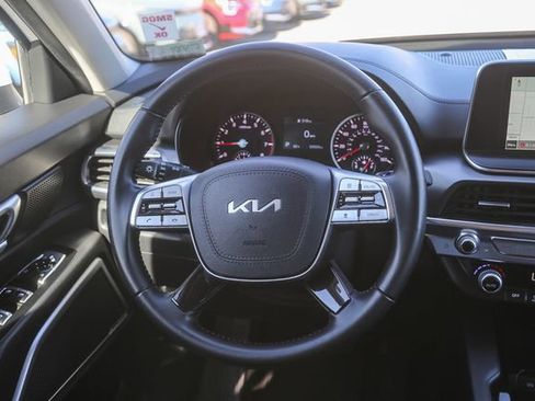 Certified 2022 Kia Telluride LX image 16