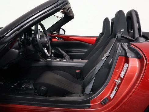 Used 2016 MAZDA MX-5 Miata Club RWD image 11
