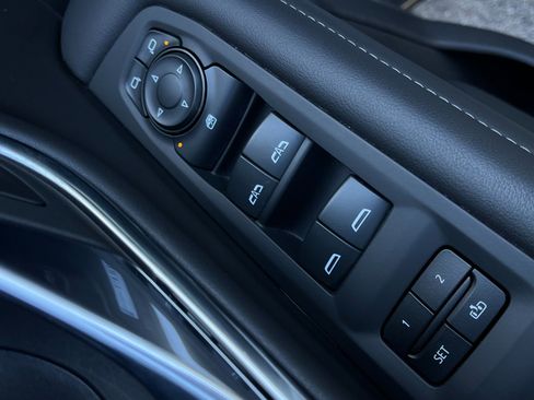 Used 2024 Chevrolet Suburban LT image 64