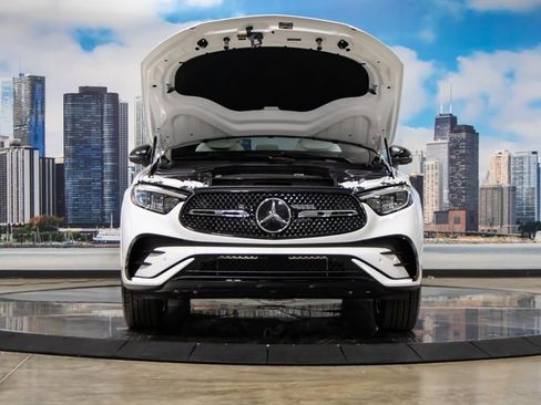 Used 2026 Mercedes-Benz GLC 350e 4MATIC image 4