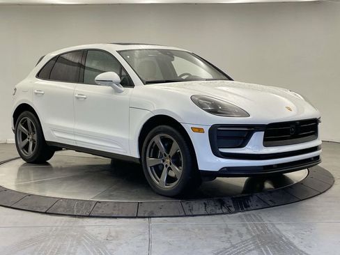 Used 2025 Porsche Macan image 9