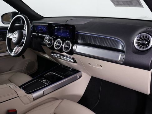 Used 2025 Mercedes-Benz GLB 250 image 9