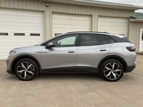 Used 2023 Volkswagen ID.4 Pro S image 4