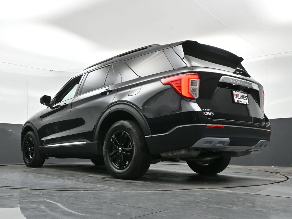 Used 2023 Ford Explorer XLT w/ Equipment Group 202A AWD/4WD image 49